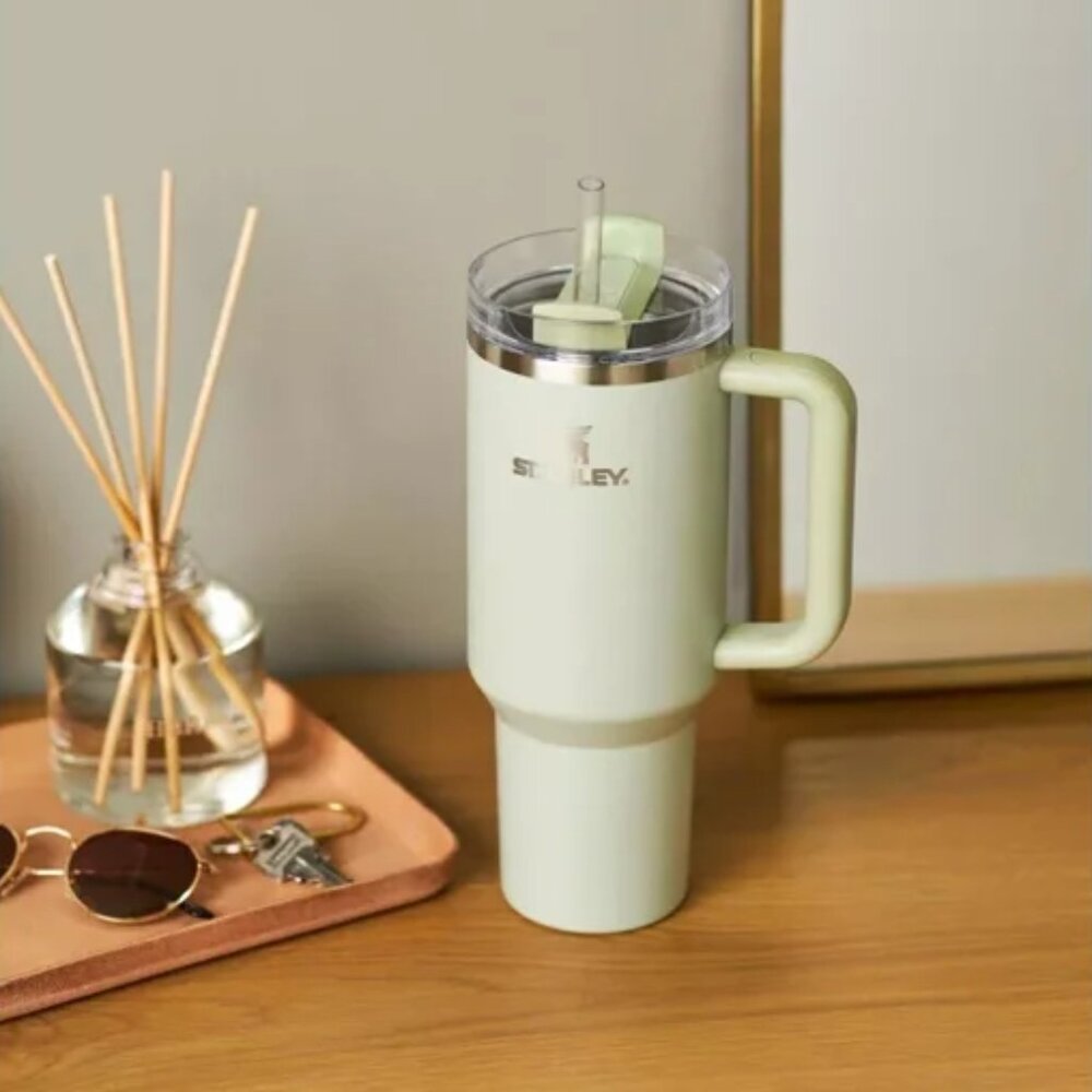 *40oz Stanley The Quencher H2.0 Flowstate Tumbler in Serene Green Magnoli…